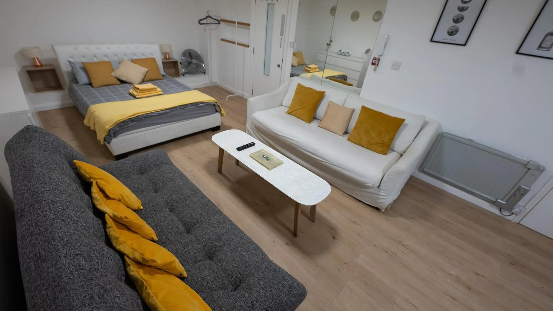 Central Brighton Modern One Bed Apartments 0*,