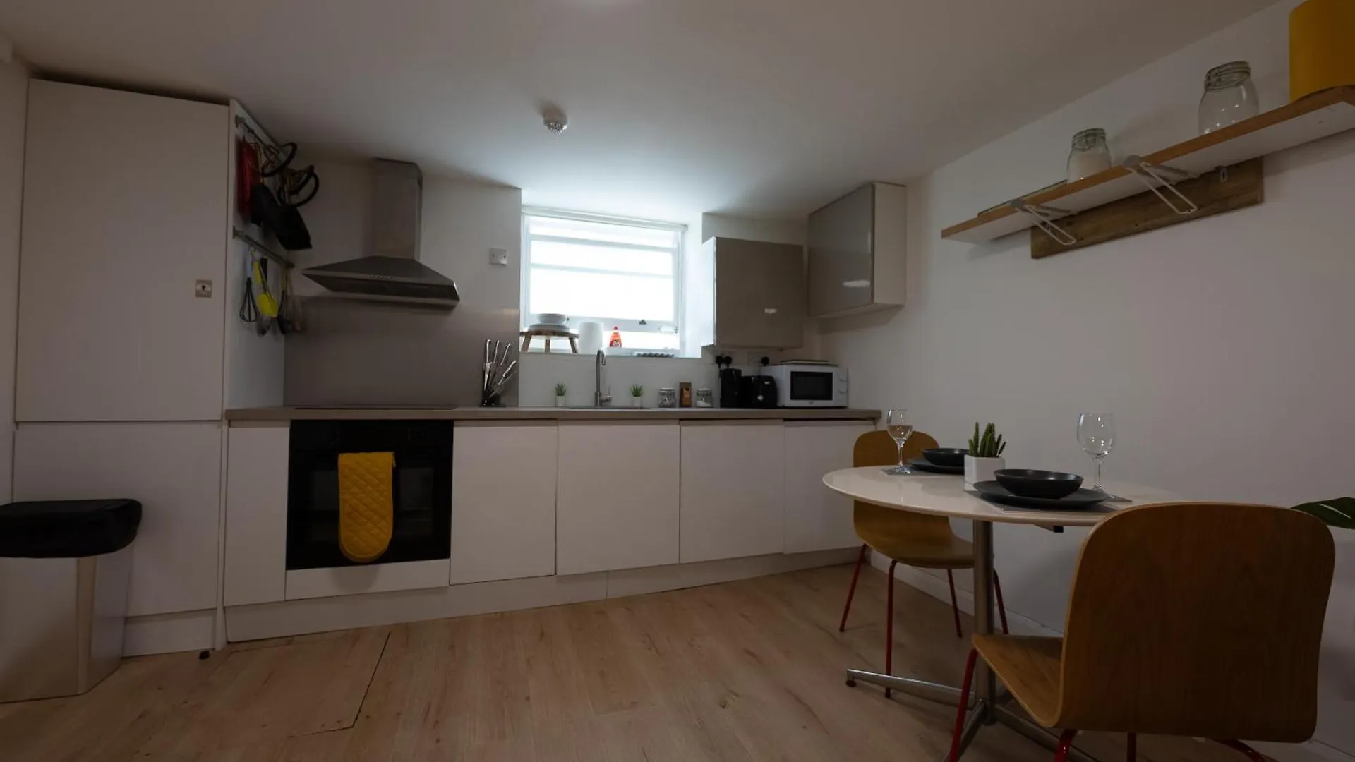 Central Brighton Modern One Bed Apartments 0*,