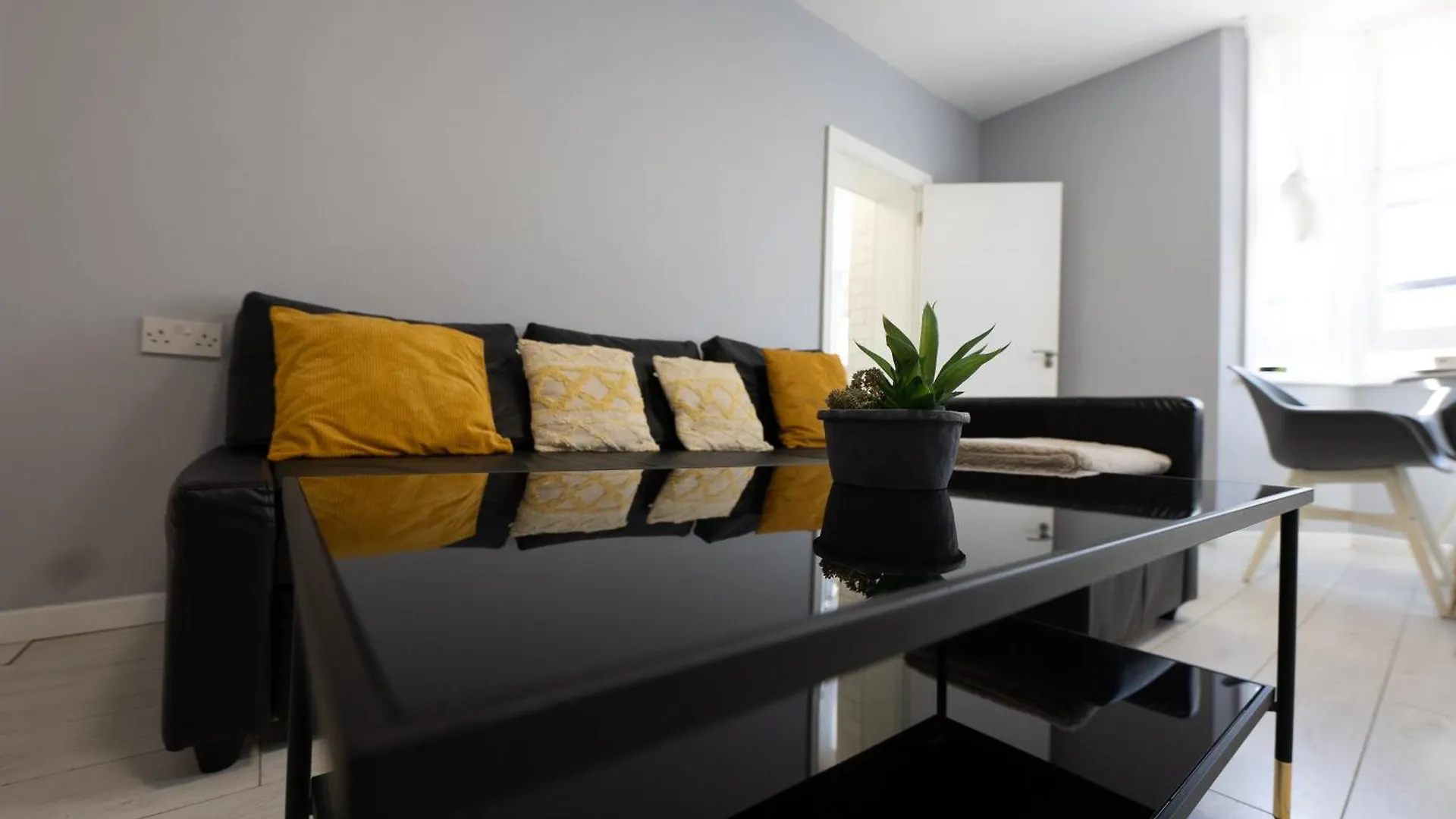 Central Brighton Modern One Bed Apartments